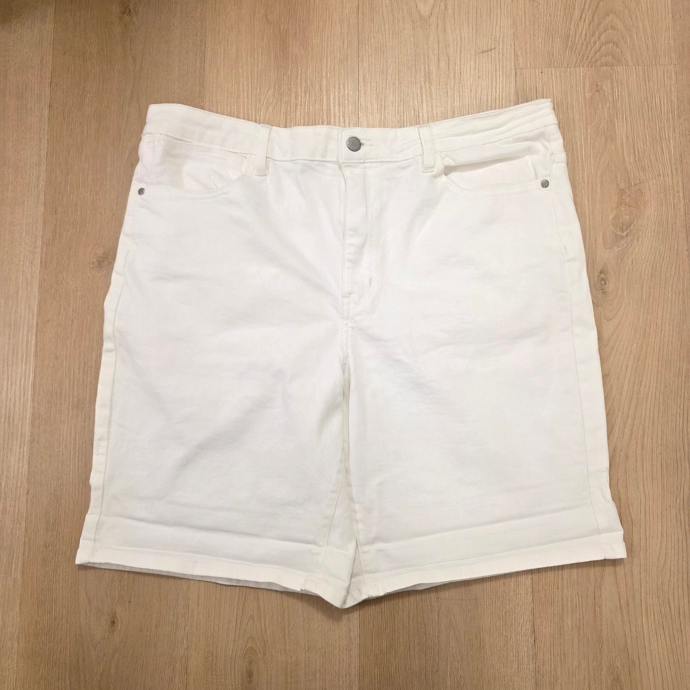 Wrangler White Denim High Rise 10" Long Inseam Classic Neutral Shorts Size 16